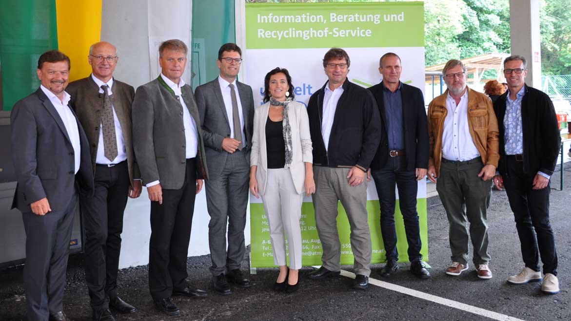 Gruppenbild Eröffungsfeier Regionaler Recyclinghof Hinteres Zillertal mit Bürgermeistern der Region