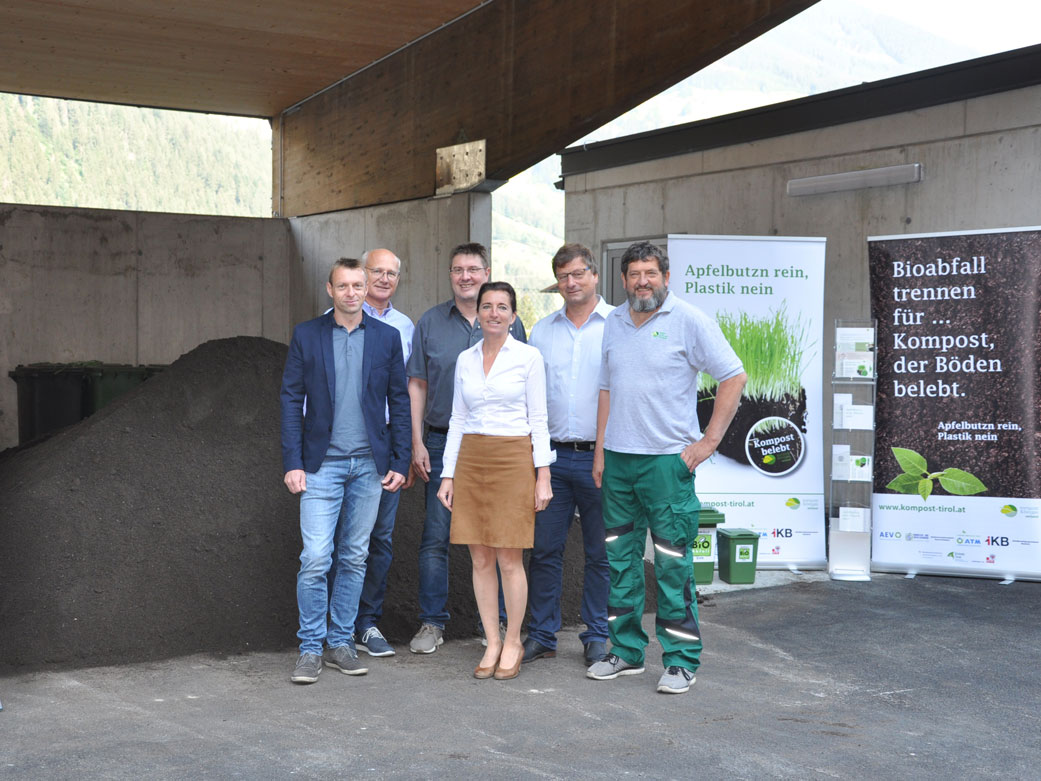 Gruppenfoto Gemeindevertreter Kompostaktion Mayrhofen