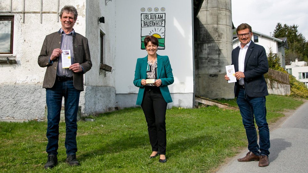 Urlaub am Bauernhof-Obmann Johann Hörtnagl, LK-Vizepräsidentin und Landesbäuerin Helga Brunschmid und ATM-Geschäftsführer Alfred Egger präsentierten die gemeinsame Kampagne