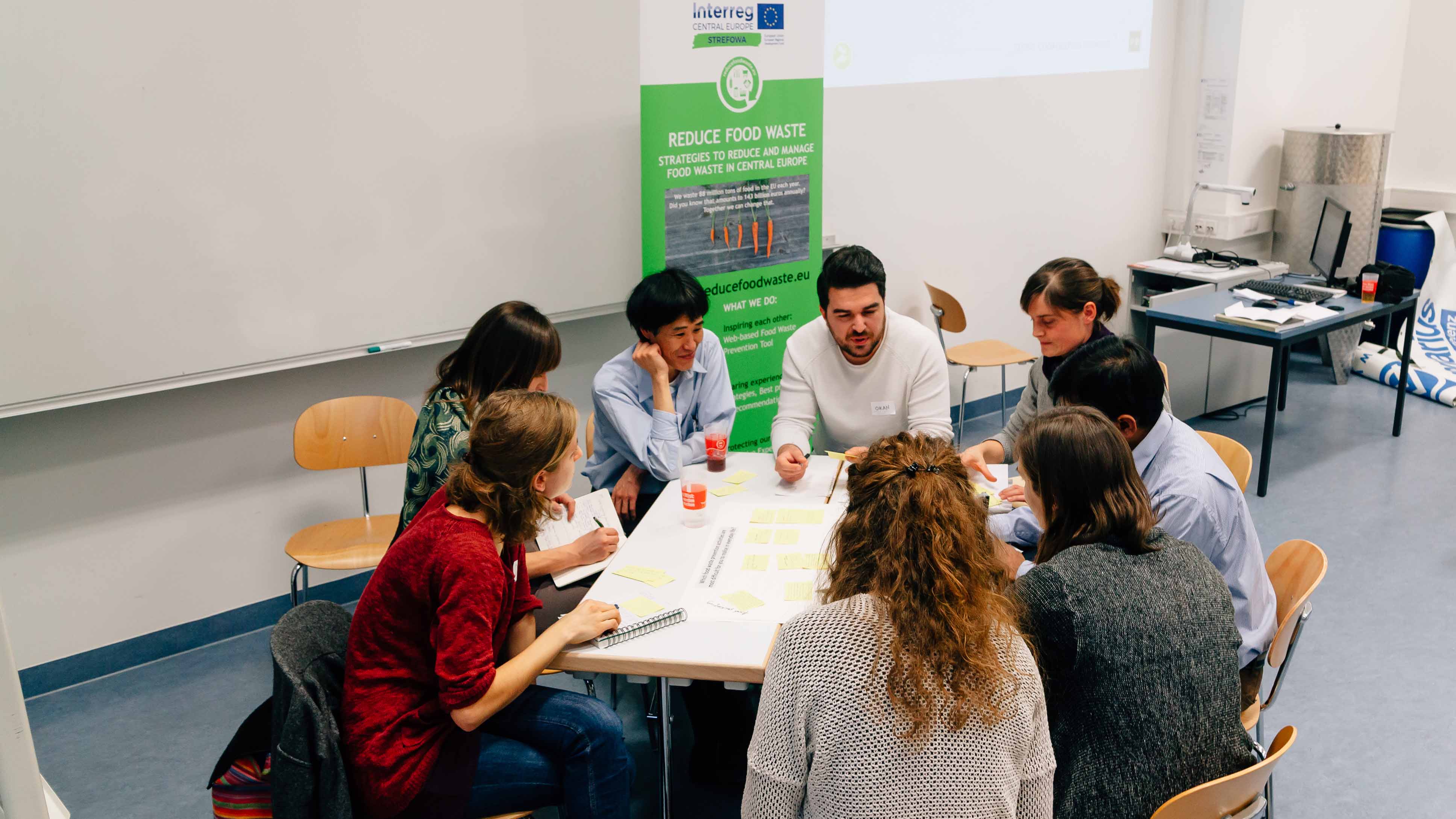 Workshopsituation Transnational Blogger Award, u.a. mit ATM Projektmanagerin Claudia Sacher